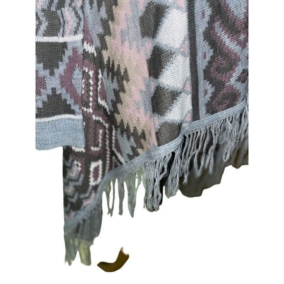 Charlotte Russe Multi-Color Southwestern Style Poncho/Shawl with Fringe Size Sma - Picture 13 of 14